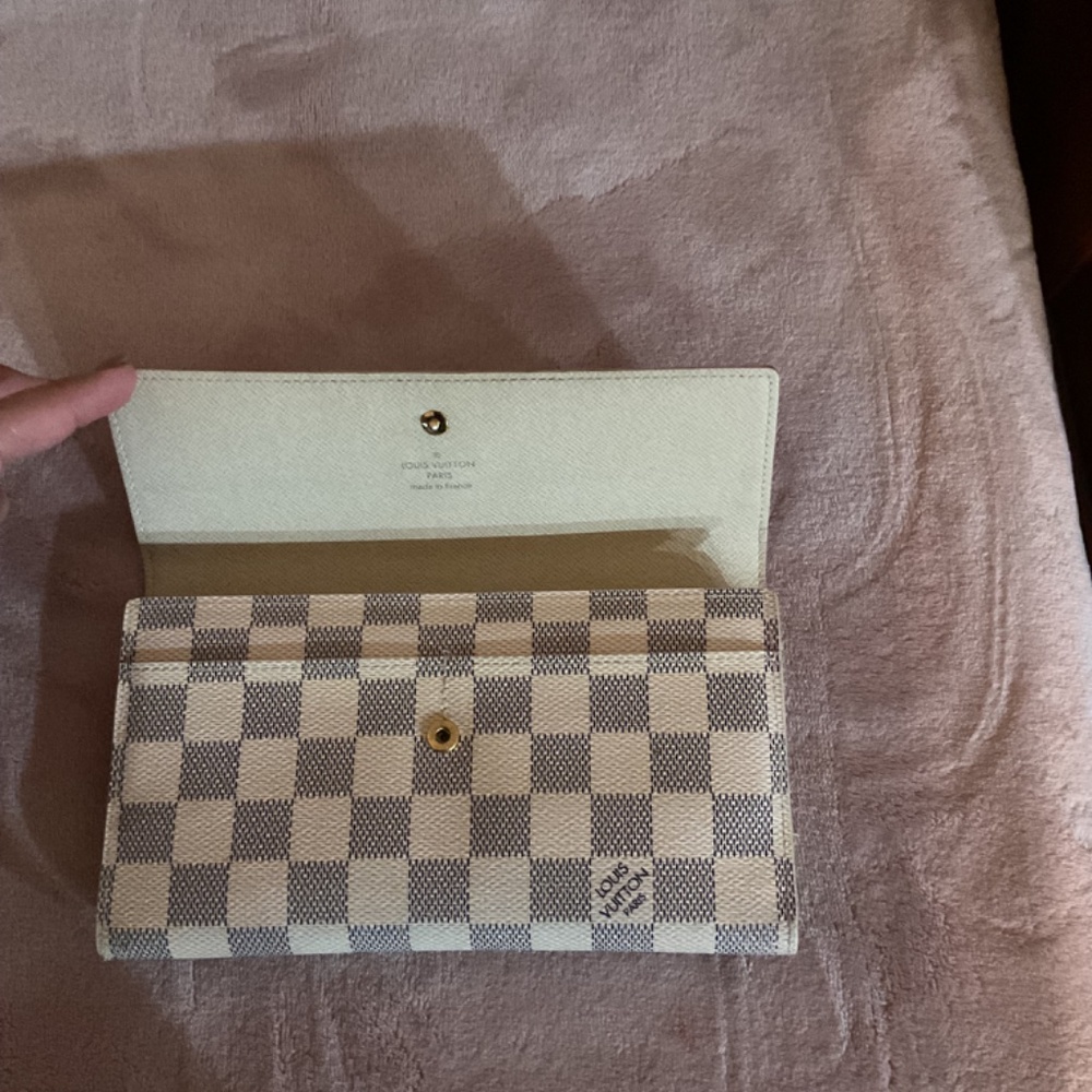 Lv - Picture 7 of 7